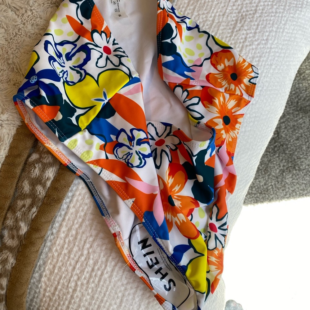 Swimsuit - Picture 5 of 5
